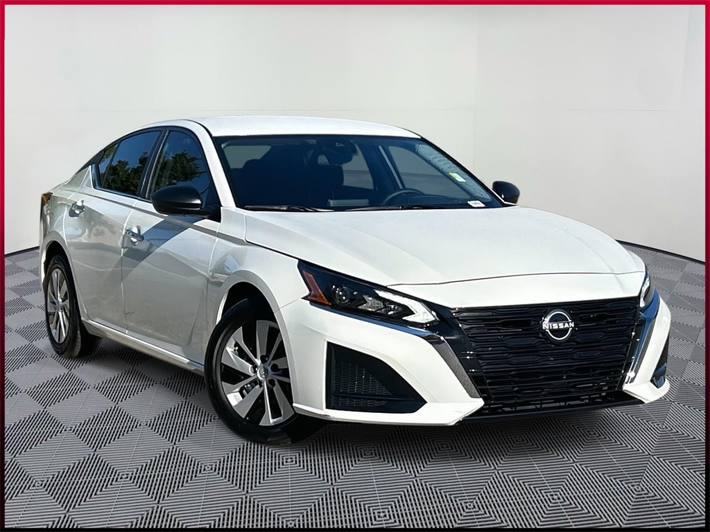 2025 Nissan Altima S's photo