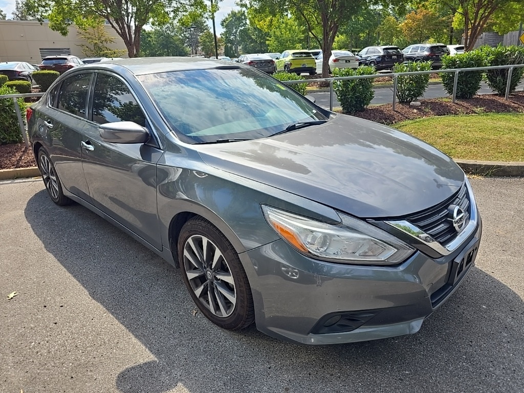 Used 2017 Nissan Altima SV with VIN 1N4AL3APXHC188812 for sale in Franklin, TN