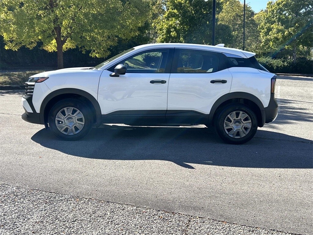 2025 Nissan Kicks S photo 3