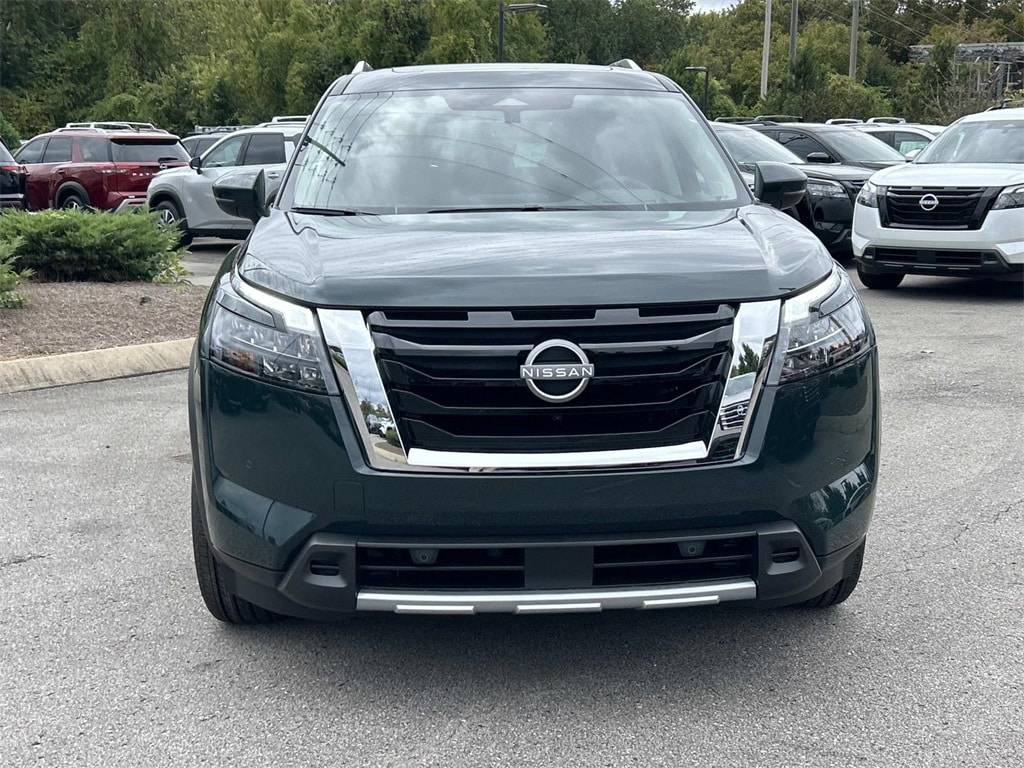 2025 Nissan Pathfinder Platinum photo 2