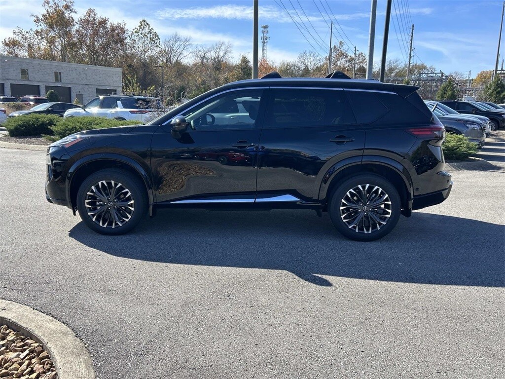 2026 Nissan Rogue Platinum photo 2