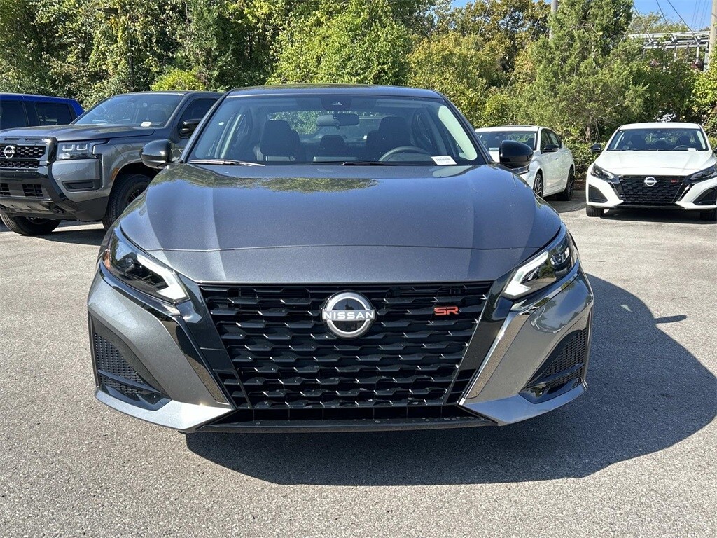 2025 Nissan Altima SR photo 2
