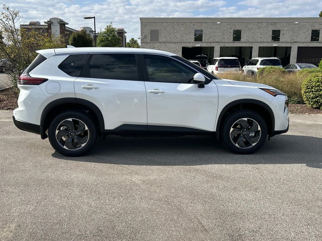 2026 Nissan Rogue SV - Photo 8