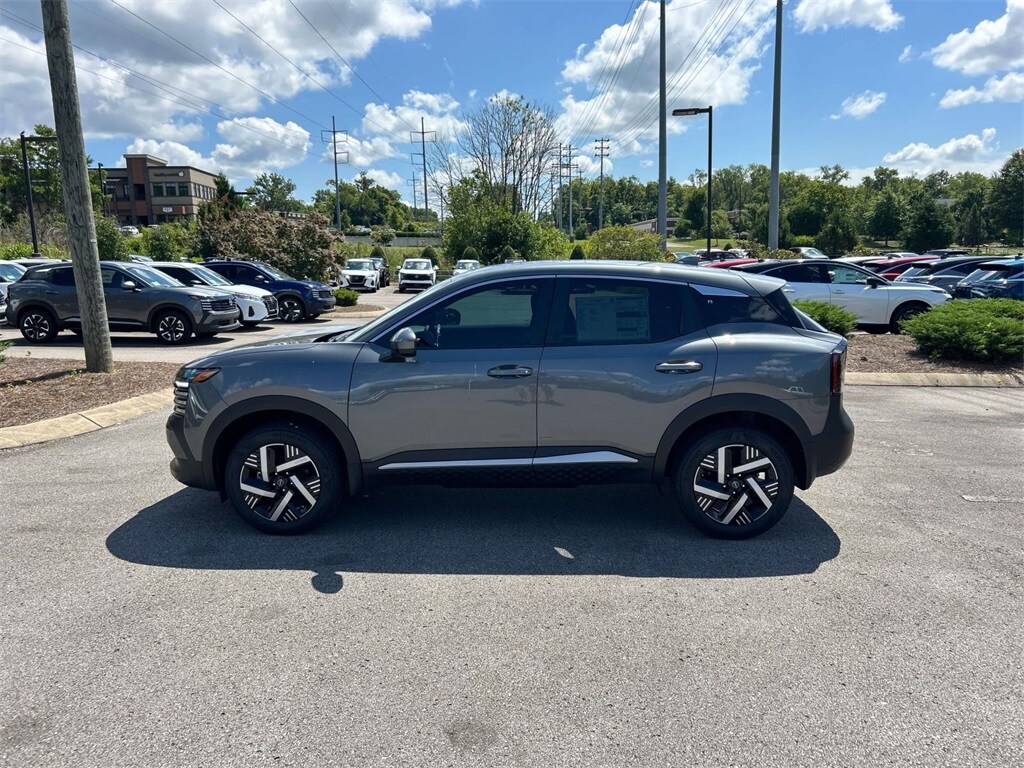 2025 Nissan Kicks SV photo 4