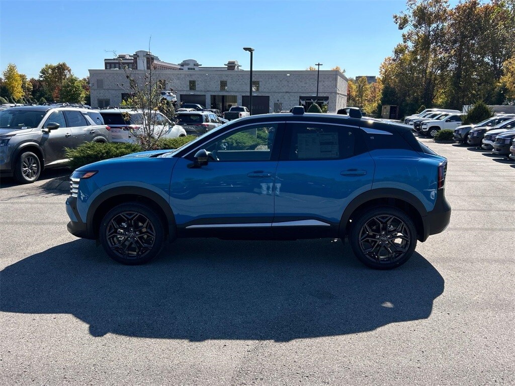 2026 Nissan Kicks SR photo 4