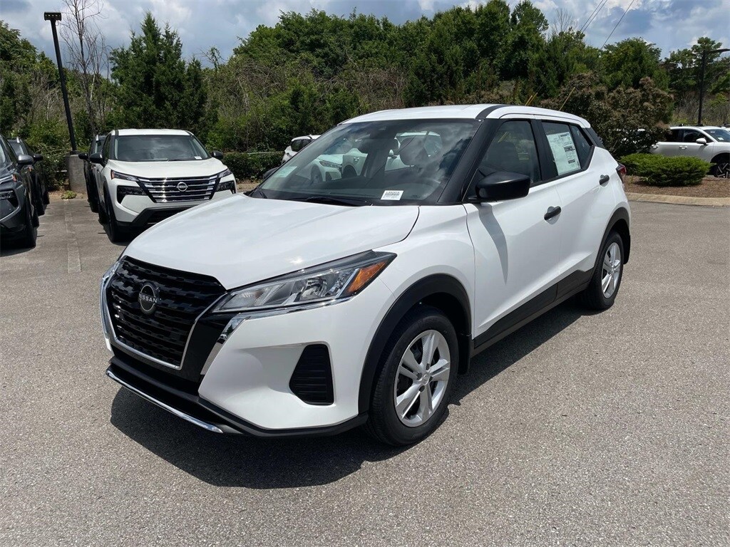 2025 Nissan Kicks Play S photo 3