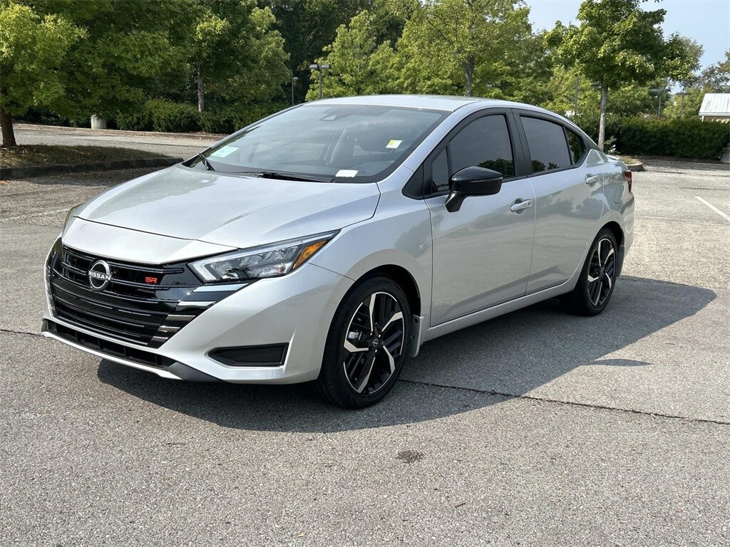 2025 Nissan Versa 1.6 SR photo 3
