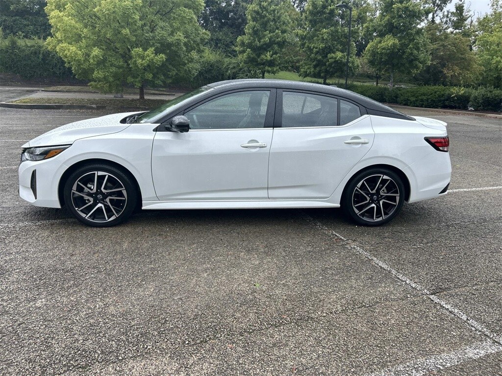 2025 Nissan Sentra SR photo 4