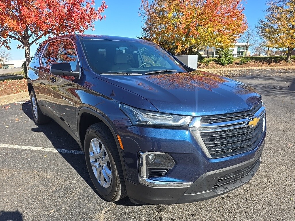 2023 Chevrolet Traverse 1LS photo 2