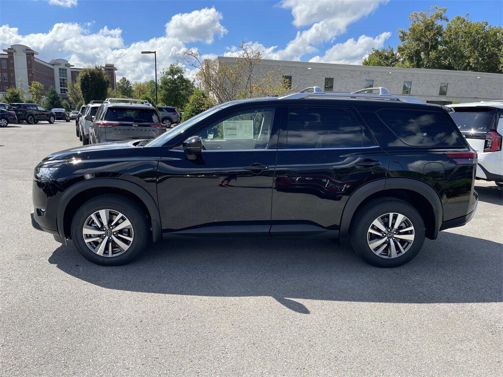2025 Nissan Pathfinder SL photo 4