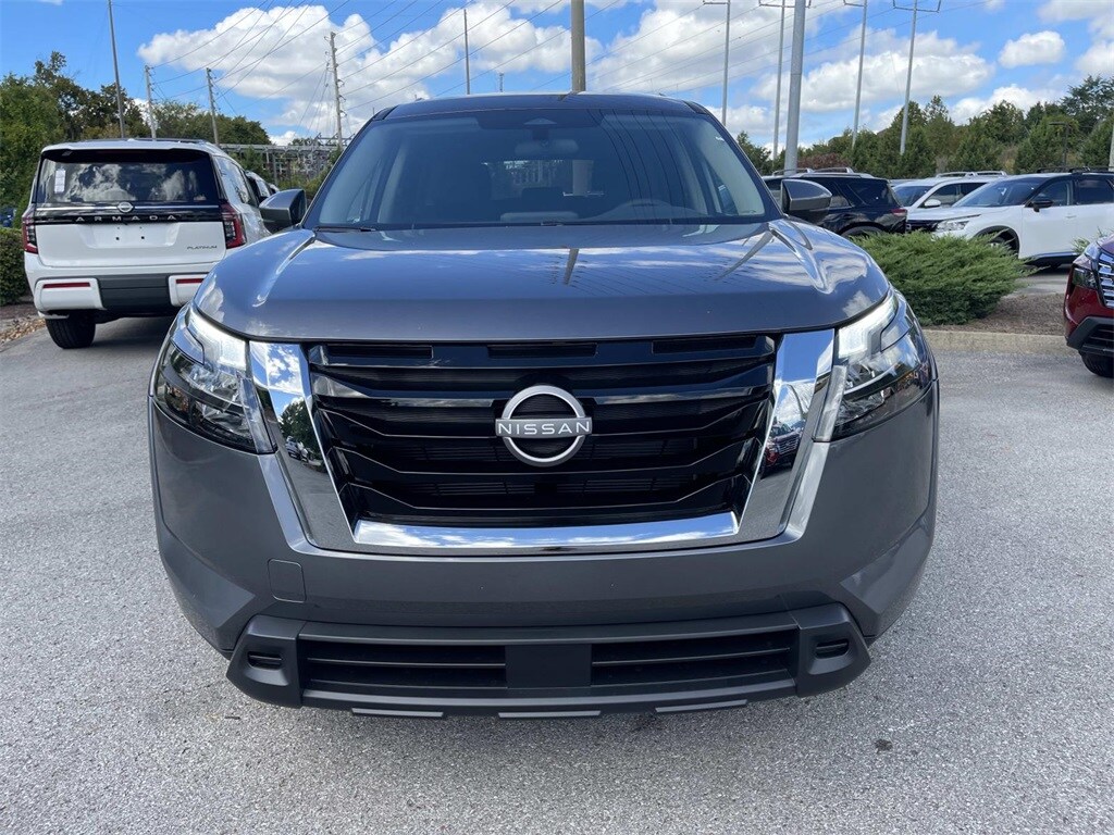 2025 Nissan Pathfinder SV photo 2