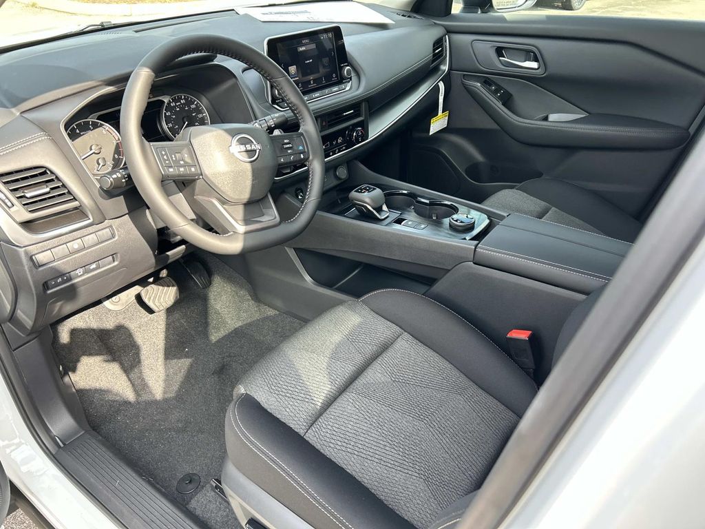 2026 Nissan Rogue SV - Photo 14