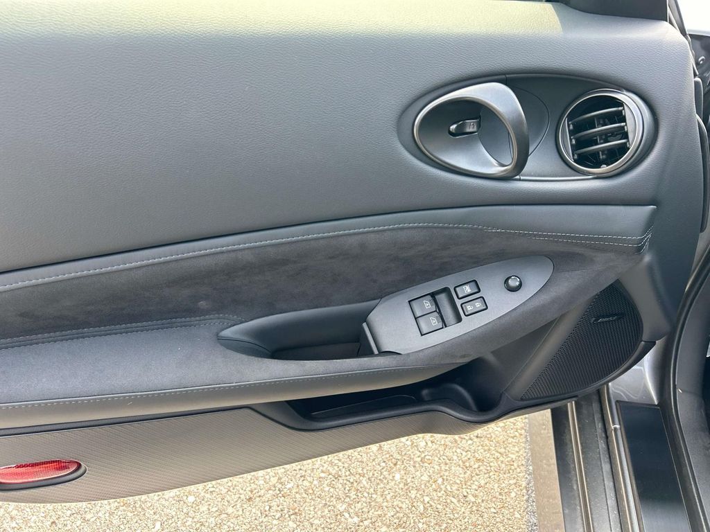 2025 Nissan Z Performance - Photo 16