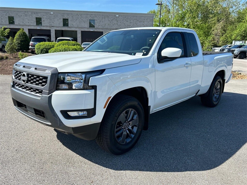 2025 Nissan Frontier SV photo 3