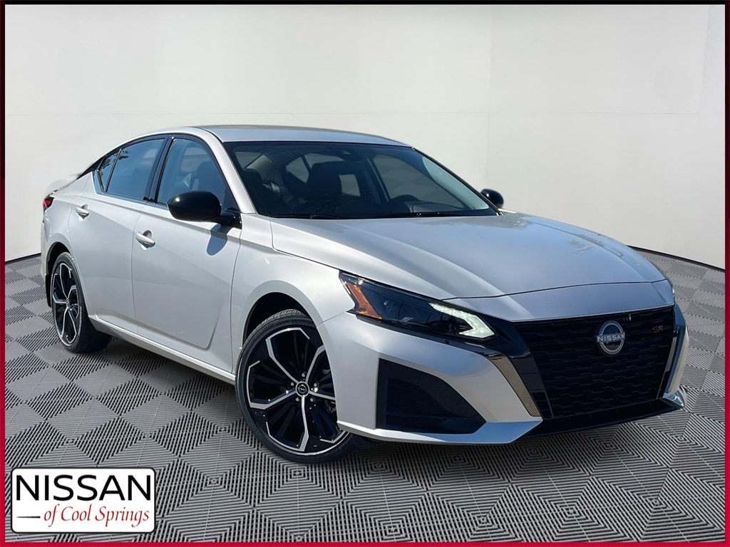 2025 Nissan Altima SR's photo