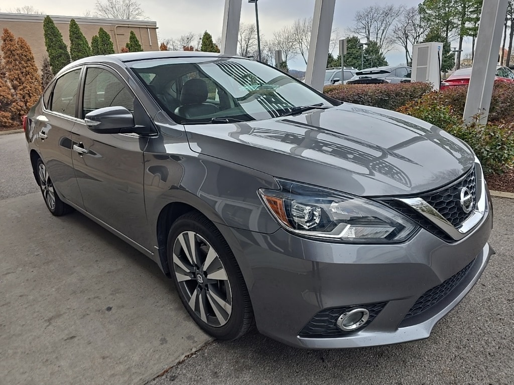 2017 Nissan Sentra SL's photo