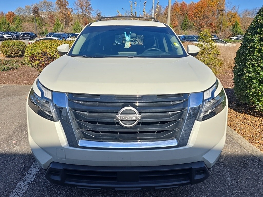 2022 Nissan Pathfinder SV photo 3