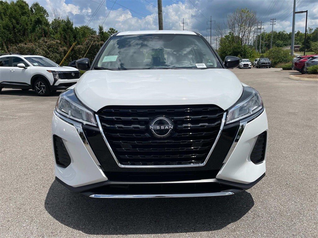 2025 Nissan Kicks Play S photo 2