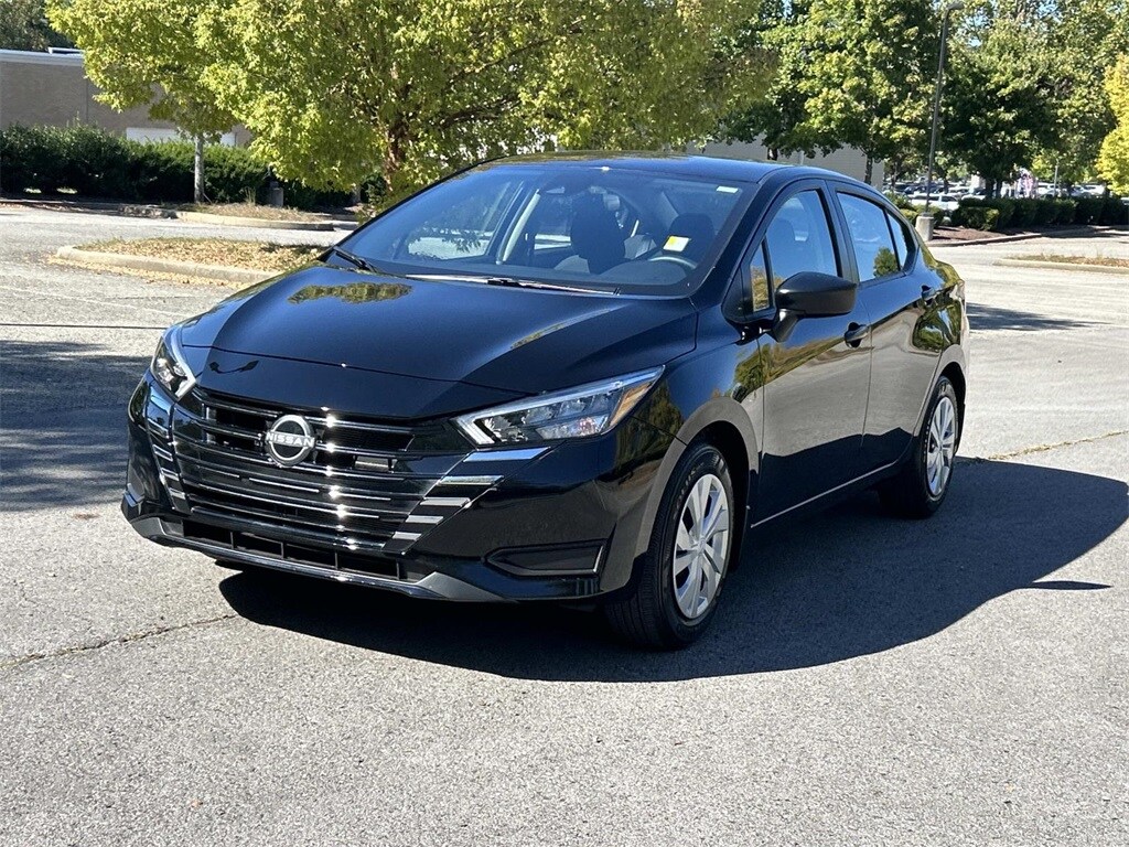 2025 Nissan Versa 1.6 S photo 3