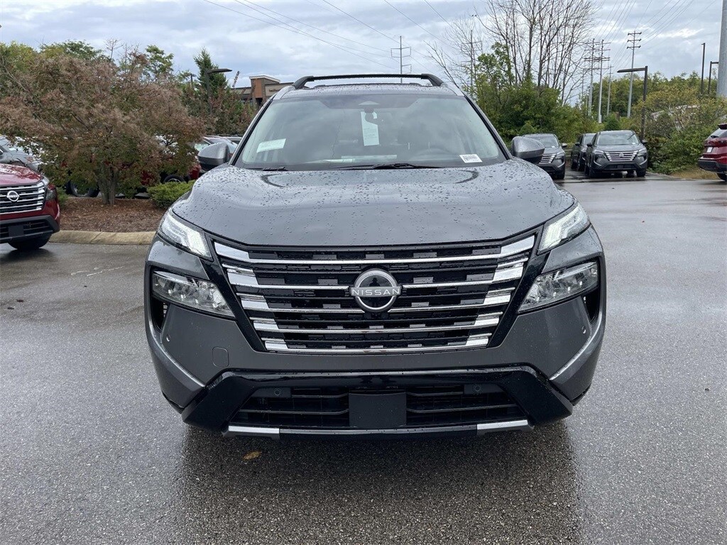 2026 Nissan Rogue Platinum photo 2