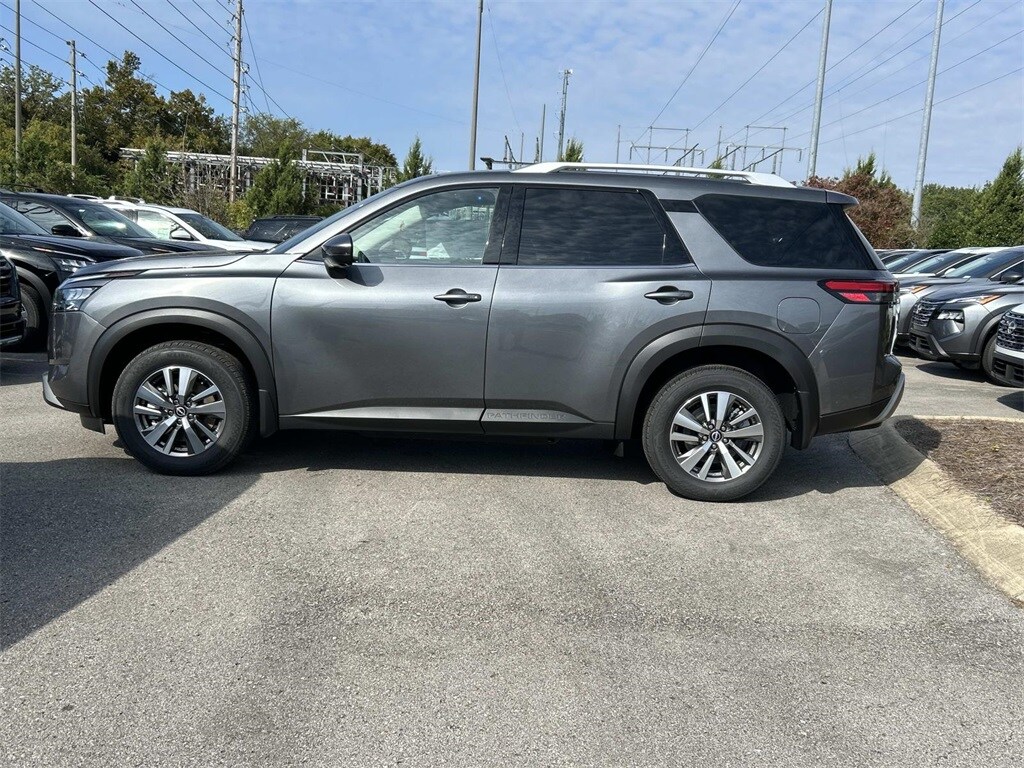 2025 Nissan Pathfinder SL photo 4