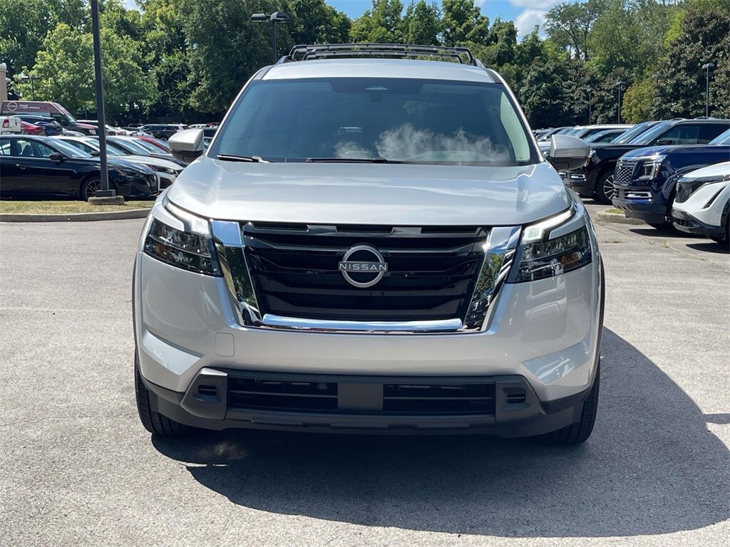 2025 Nissan Pathfinder SV photo 2