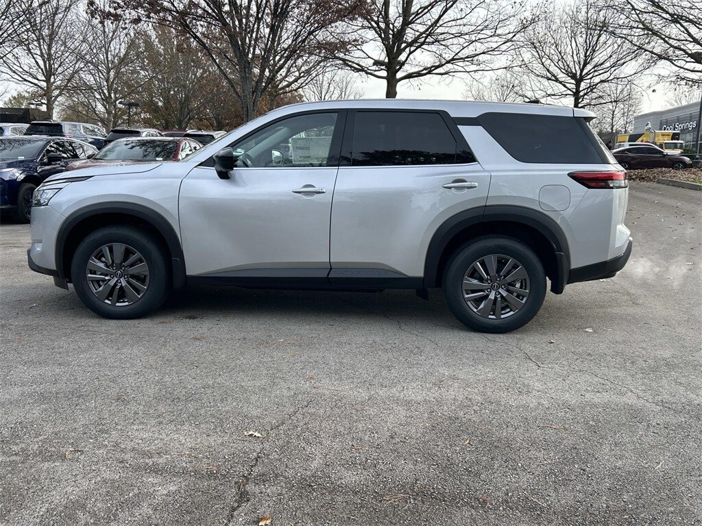 2025 Nissan Pathfinder S photo 3