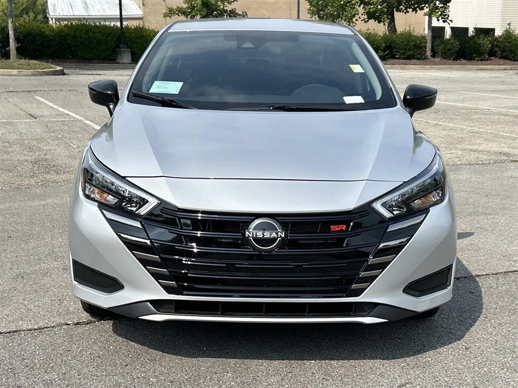 2025 Nissan Versa 1.6 SR photo 2