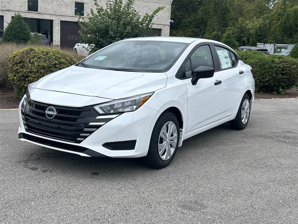 2025 Nissan Versa 1.6 S photo 2