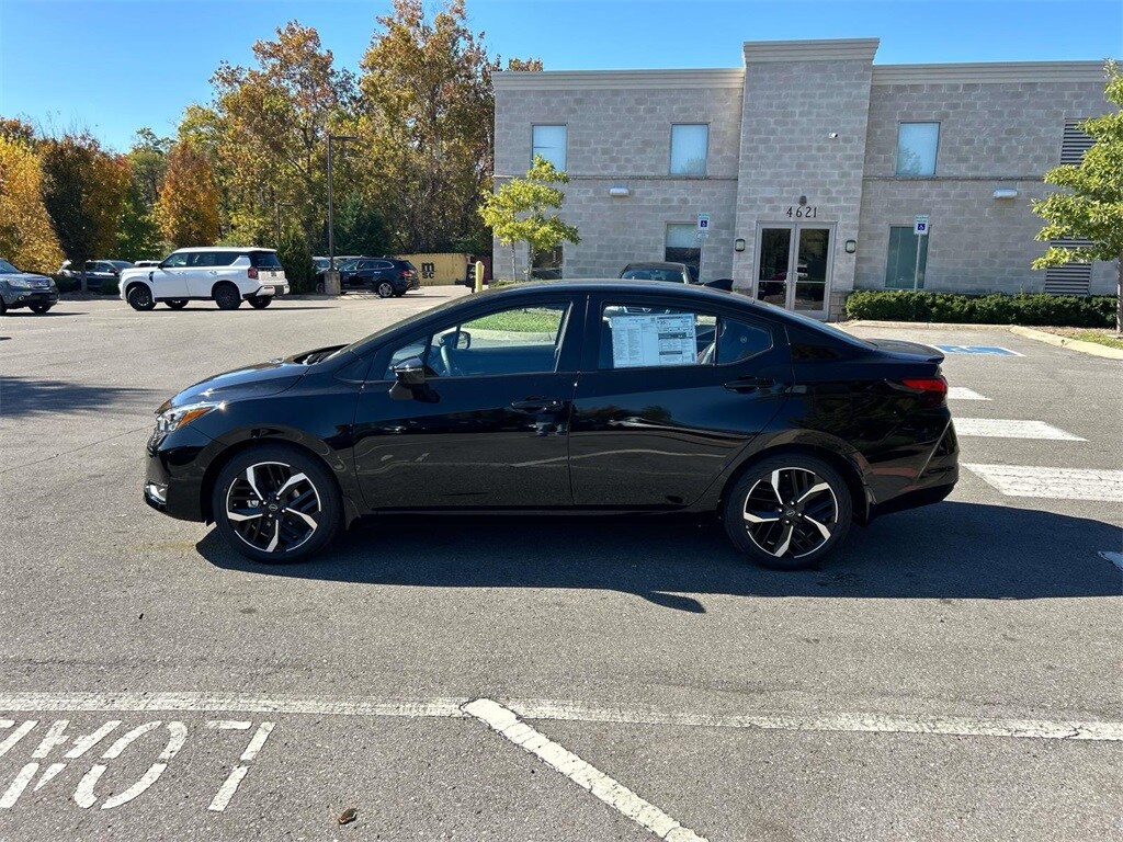 2025 Nissan Versa 1.6 SR photo 4