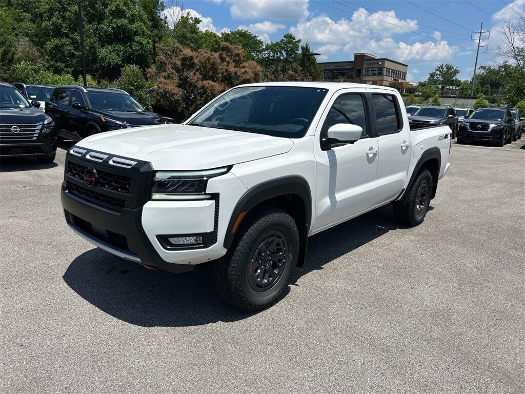 2025 Nissan Frontier PRO-4X photo 3
