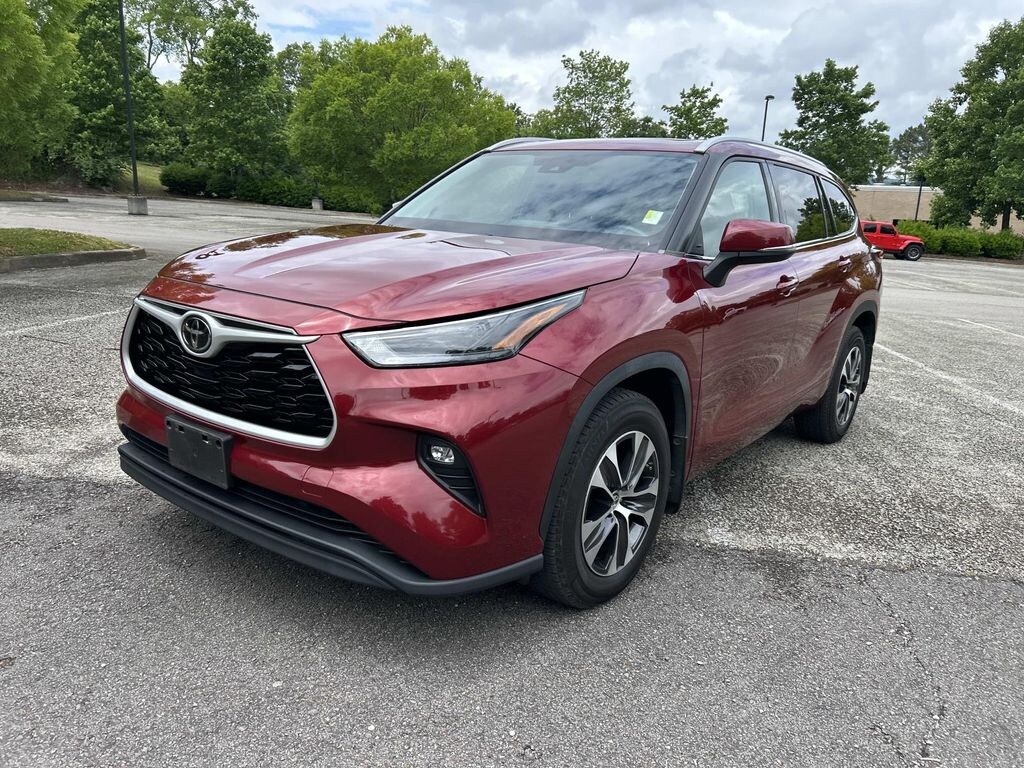 Used 2022 Toyota Highlander XLE SUV