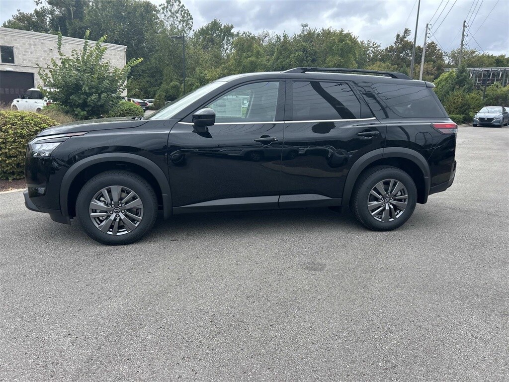 2025 Nissan Pathfinder SV photo 3