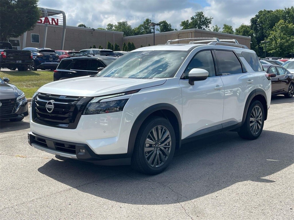 2025 Nissan Pathfinder SL photo 3