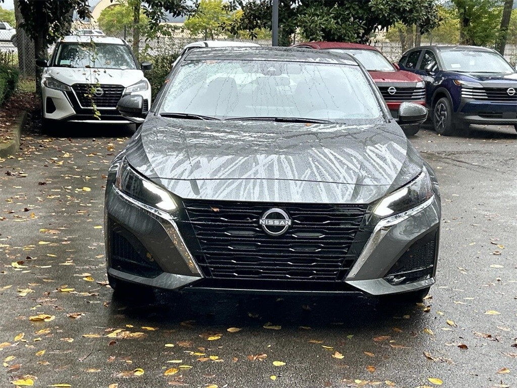 2025 Nissan Altima SL photo 2