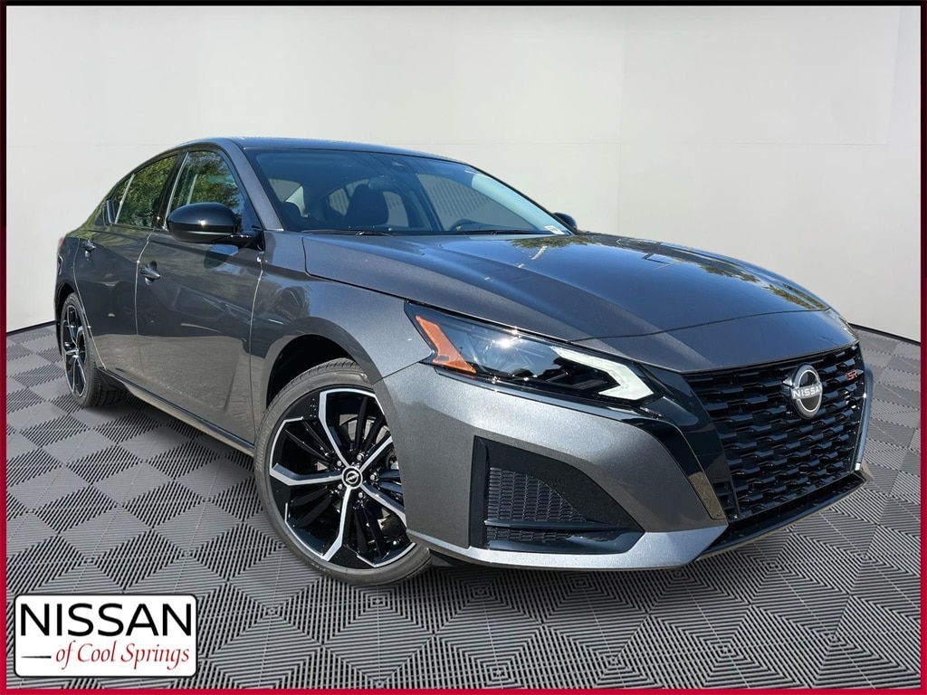 2025 Nissan Altima SR's photo