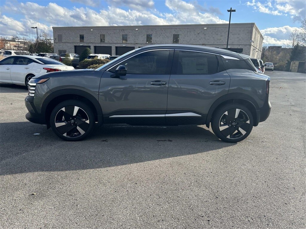 2026 Nissan Kicks SR photo 4
