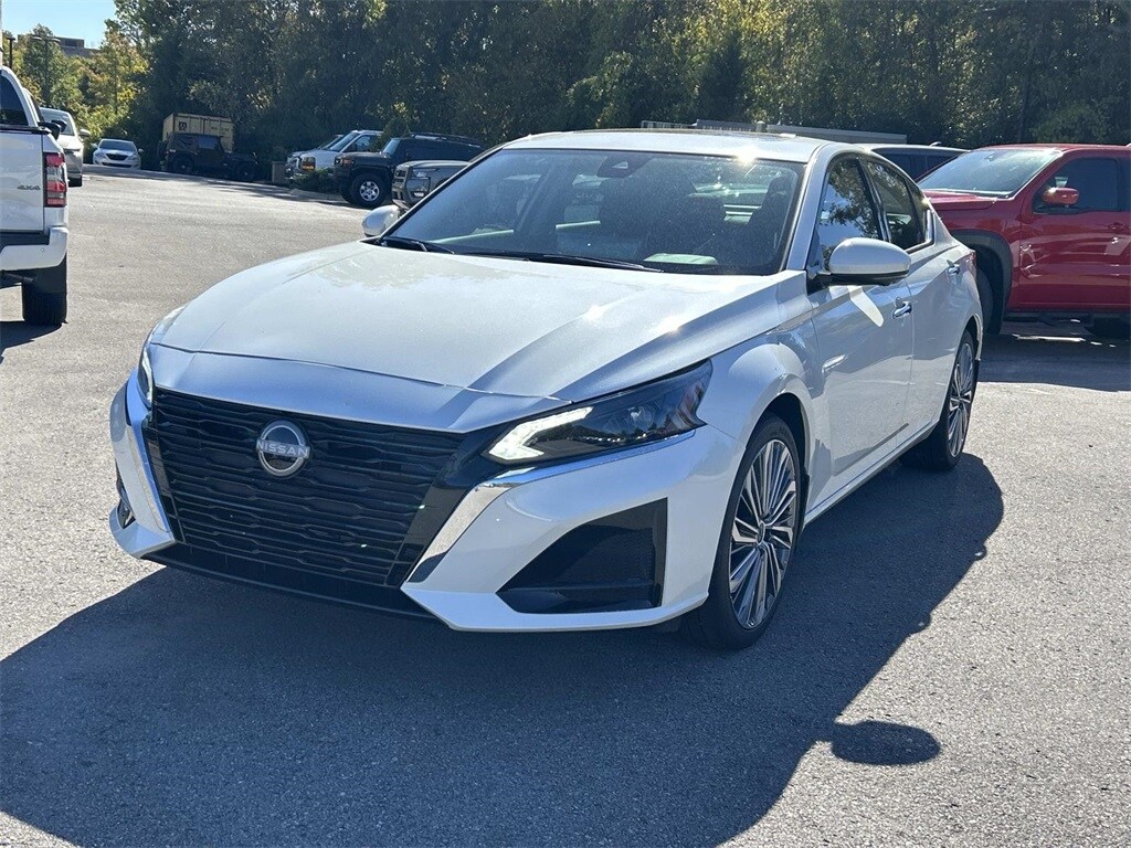 2025 Nissan Altima SL photo 3