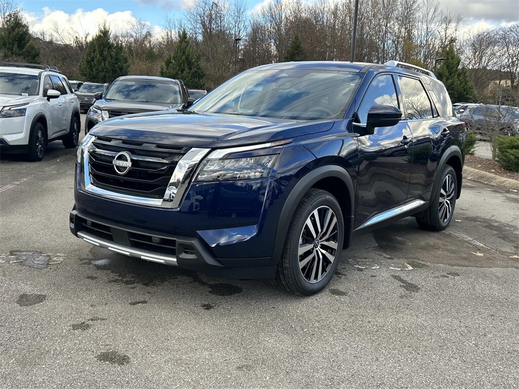 2025 Nissan Pathfinder Platinum photo 3