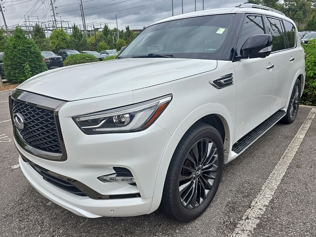 2021 Infiniti QX80 Luxe photo 3