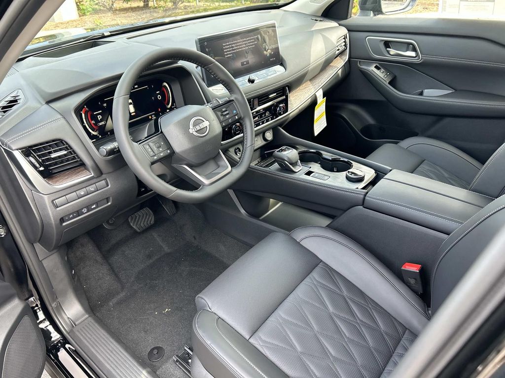 2026 Nissan Rogue Platinum - Photo 14