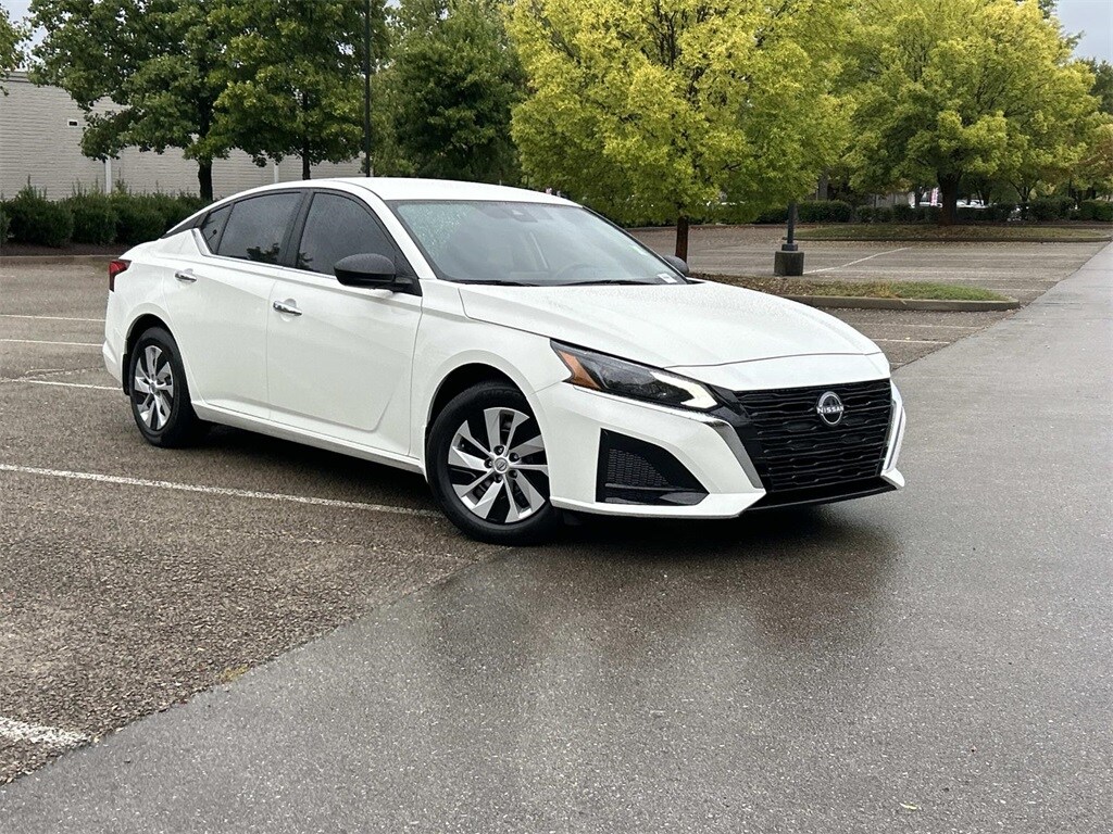 2025 Nissan Altima S photo 2