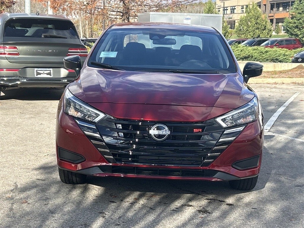 2025 Nissan Versa 1.6 SR photo 2