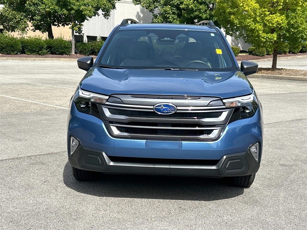 2025 Subaru Forester Premium Base photo 2