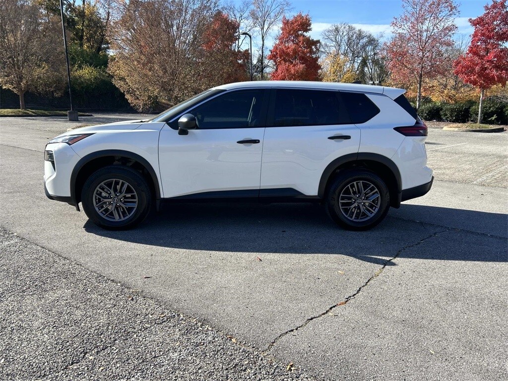 2025 Nissan Rogue S photo 4