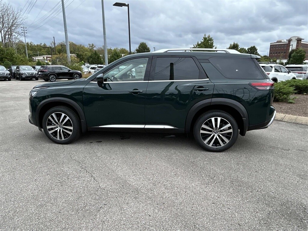 2025 Nissan Pathfinder Platinum photo 4