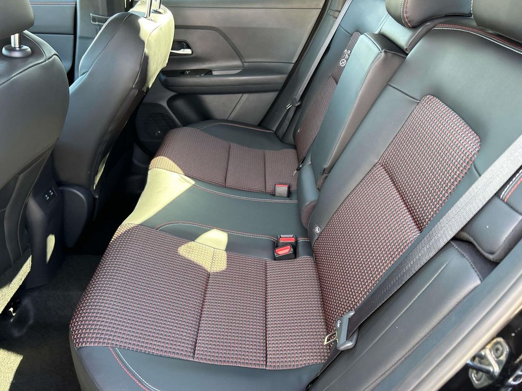 2026 Nissan KICKS SR - Photo 17