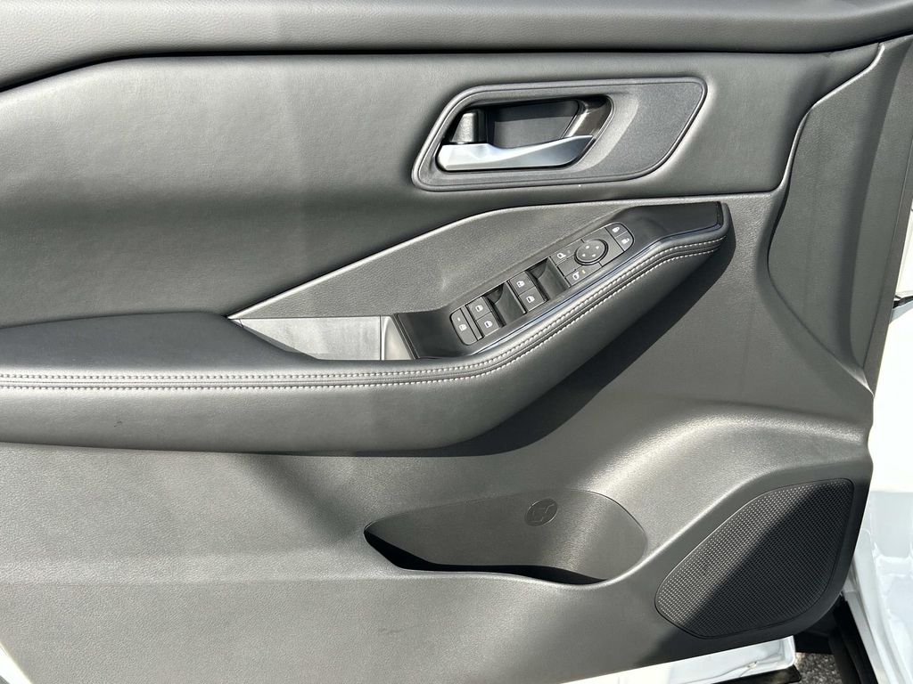 2026 Nissan Rogue SV - Photo 17