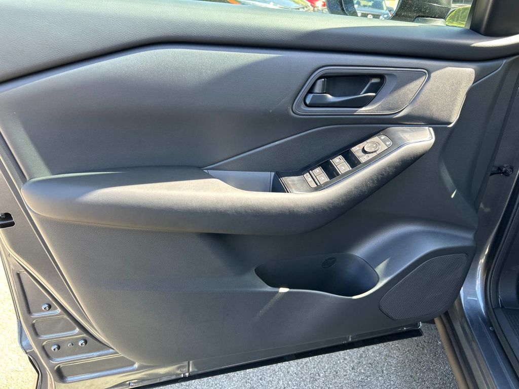 2026 Nissan Rogue S - Photo 15