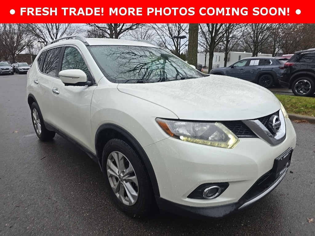 2015 Nissan Rogue SV's photo